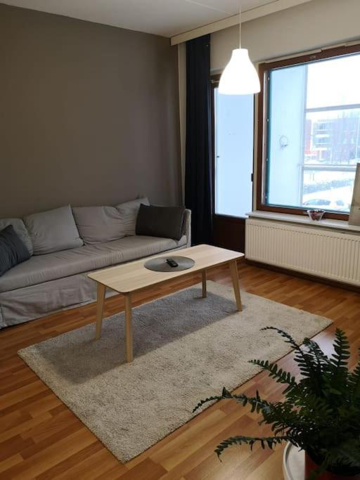 Kotimaailma - Kotoisa Saunallinen Kolmio Tikkurilan Palveluiden Aeaerellae Vantaa Exterior photo