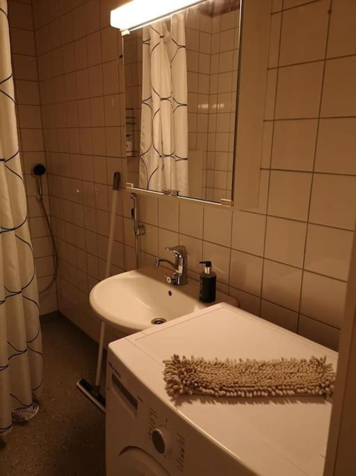 Kotimaailma - Kotoisa Saunallinen Kolmio Tikkurilan Palveluiden Aeaerellae Vantaa Exterior photo